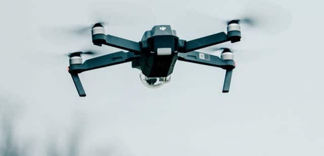 Illustration af droneregler for droner under 250 gram