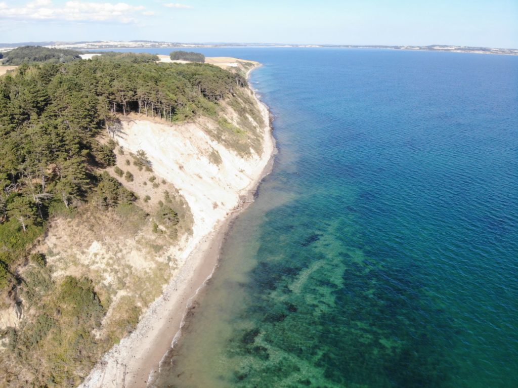 Kystskrænt og strand