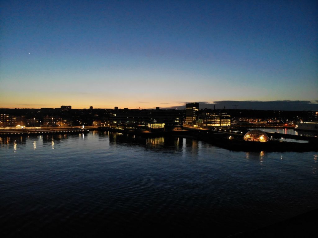 Aarhus skyline i skumringen